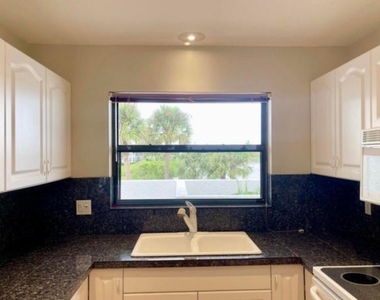 6142 Se Landing Way - Photo Thumbnail 9