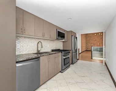 121 East 37th Street - Photo Thumbnail 3
