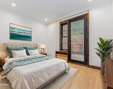 121 East 37th Street - Photo Thumbnail 1
