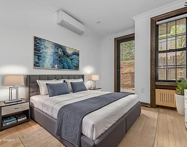 121 East 37th Street - Photo Thumbnail 2
