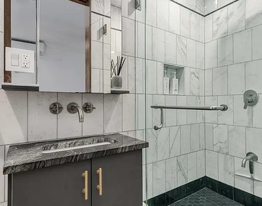 121 East 37th Street - Photo Thumbnail 5