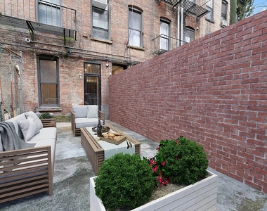 437 West 46th Street - Photo Thumbnail 4