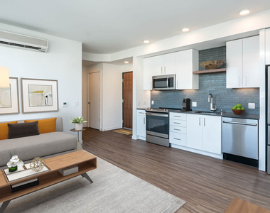 1401 East Madison Street - Photo Thumbnail 12