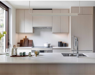 300 E 50th St - Photo Thumbnail 4