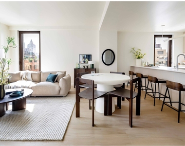 300 E 50th St - Photo Thumbnail 2