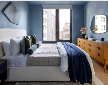 300 E 50th St - Photo Thumbnail 7