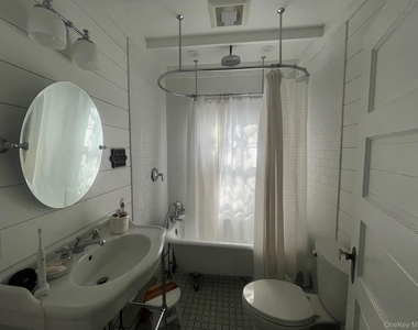 22 Crescent Avenue - Photo Thumbnail 10