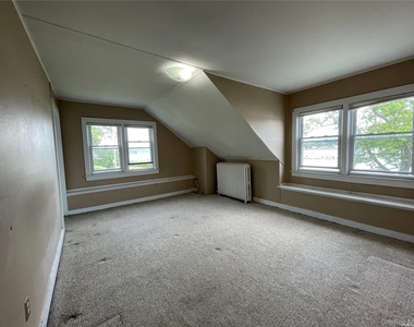 293 W Shore Road - Photo Thumbnail 9
