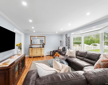 48 Fanning Avenue - Photo Thumbnail 6