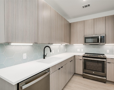 4802 S Congress Ave - Photo Thumbnail 17