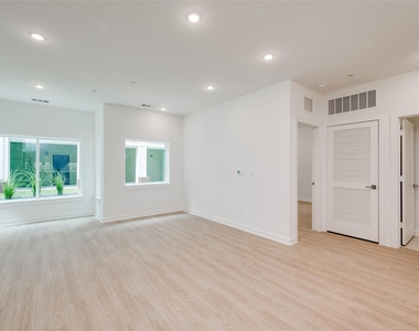 4802 S Congress Ave - Photo Thumbnail 15