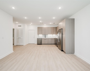 4802 S Congress Ave - Photo Thumbnail 8