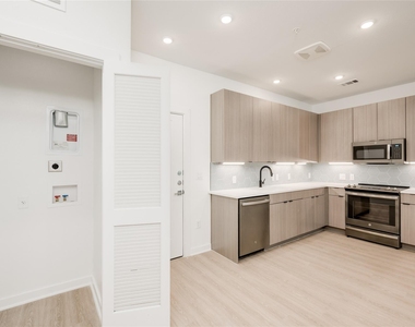 4802 S Congress Ave - Photo Thumbnail 23