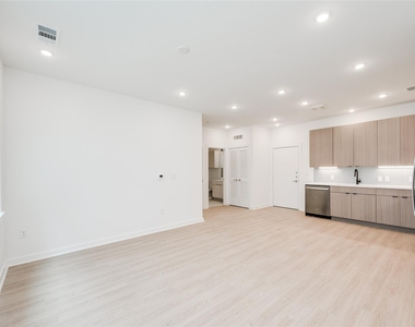 4802 S Congress Ave - Photo Thumbnail 13