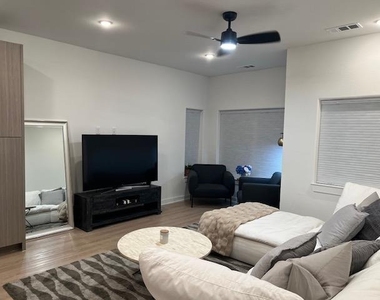 4802 S Congress Ave - Photo Thumbnail 6