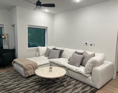 4802 S Congress Ave - Photo Thumbnail 9
