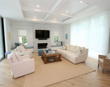 300 2nd Avenue N - Photo Thumbnail 4