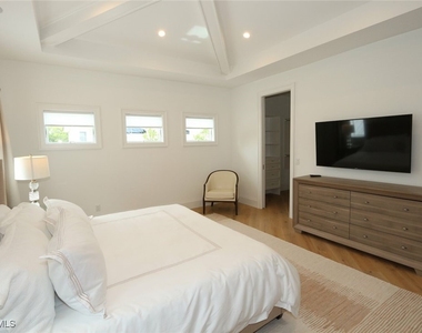 300 2nd Avenue N - Photo Thumbnail 23