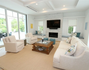 300 2nd Avenue N - Photo Thumbnail 3