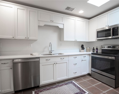359 2nd Avenue N - Photo Thumbnail 6