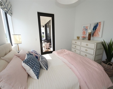 1035 3rd Avenue S - Photo Thumbnail 15