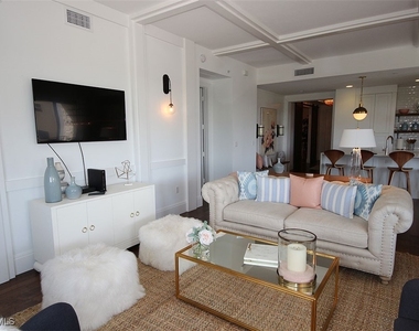1035 3rd Avenue S - Photo Thumbnail 2