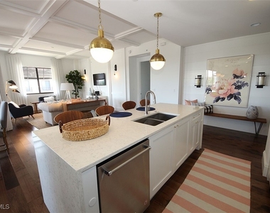 1035 3rd Avenue S - Photo Thumbnail 9
