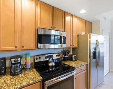 9844 Venezia Circle - Photo Thumbnail 13