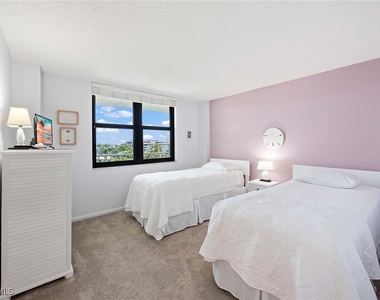 260 Seaview Court - Photo Thumbnail 14