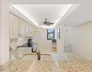 260 Seaview Court - Photo Thumbnail 8