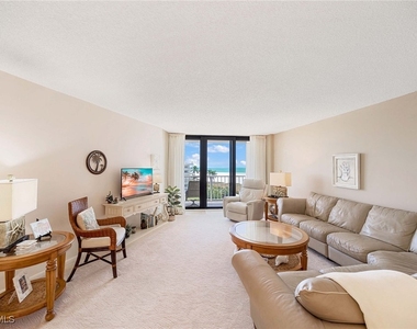 260 Seaview Court - Photo Thumbnail 2