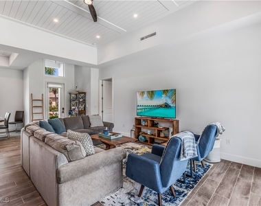 1245 Imperial Drive - Photo Thumbnail 2