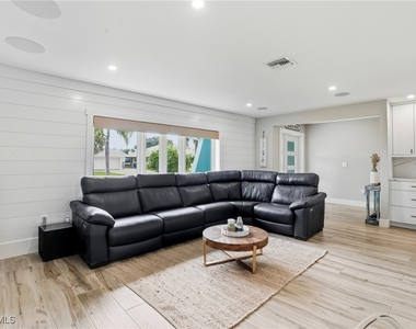 6163 Plumosa Avenue - Photo Thumbnail 10