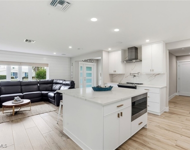 6163 Plumosa Avenue - Photo Thumbnail 16