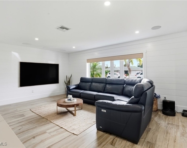 6163 Plumosa Avenue - Photo Thumbnail 8