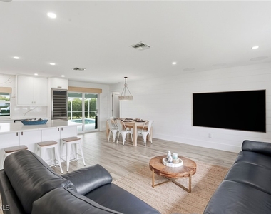 6163 Plumosa Avenue - Photo Thumbnail 12