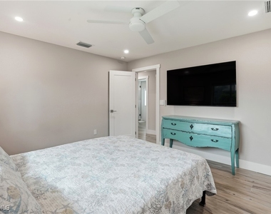 6163 Plumosa Avenue - Photo Thumbnail 30