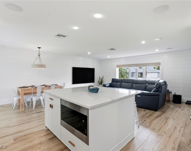6163 Plumosa Avenue - Photo Thumbnail 17