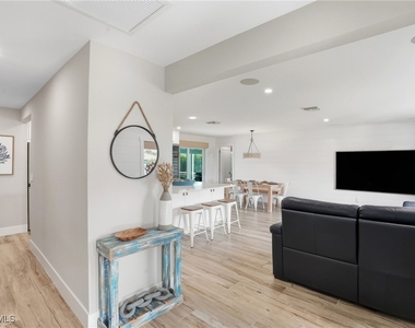 6163 Plumosa Avenue - Photo Thumbnail 11