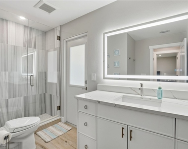 6163 Plumosa Avenue - Photo Thumbnail 31