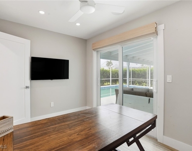 6163 Plumosa Avenue - Photo Thumbnail 22