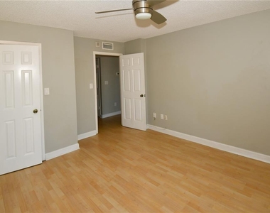 51 Island Way - Photo Thumbnail 14