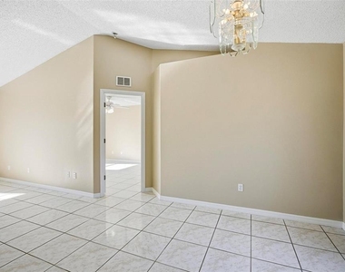 106 La Mancha Drive - Photo Thumbnail 9