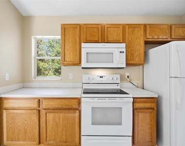 106 La Mancha Drive - Photo Thumbnail 18