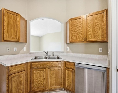 106 La Mancha Drive - Photo Thumbnail 19