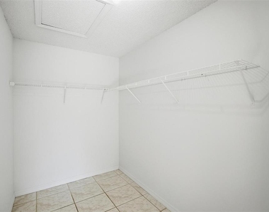 106 La Mancha Drive - Photo Thumbnail 14