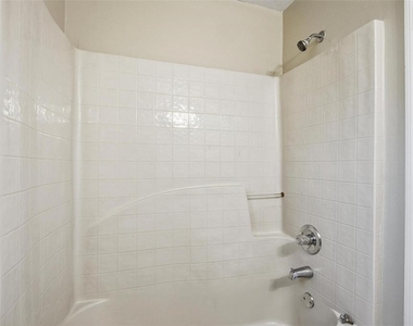 106 La Mancha Drive - Photo Thumbnail 32