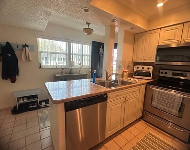 202 46th Avenue Terrace W - Photo Thumbnail 4
