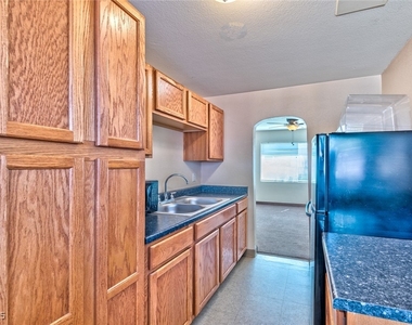 210 N 10th Street - Photo Thumbnail 6