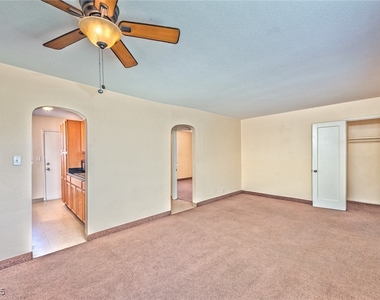 210 N 10th Street - Photo Thumbnail 4